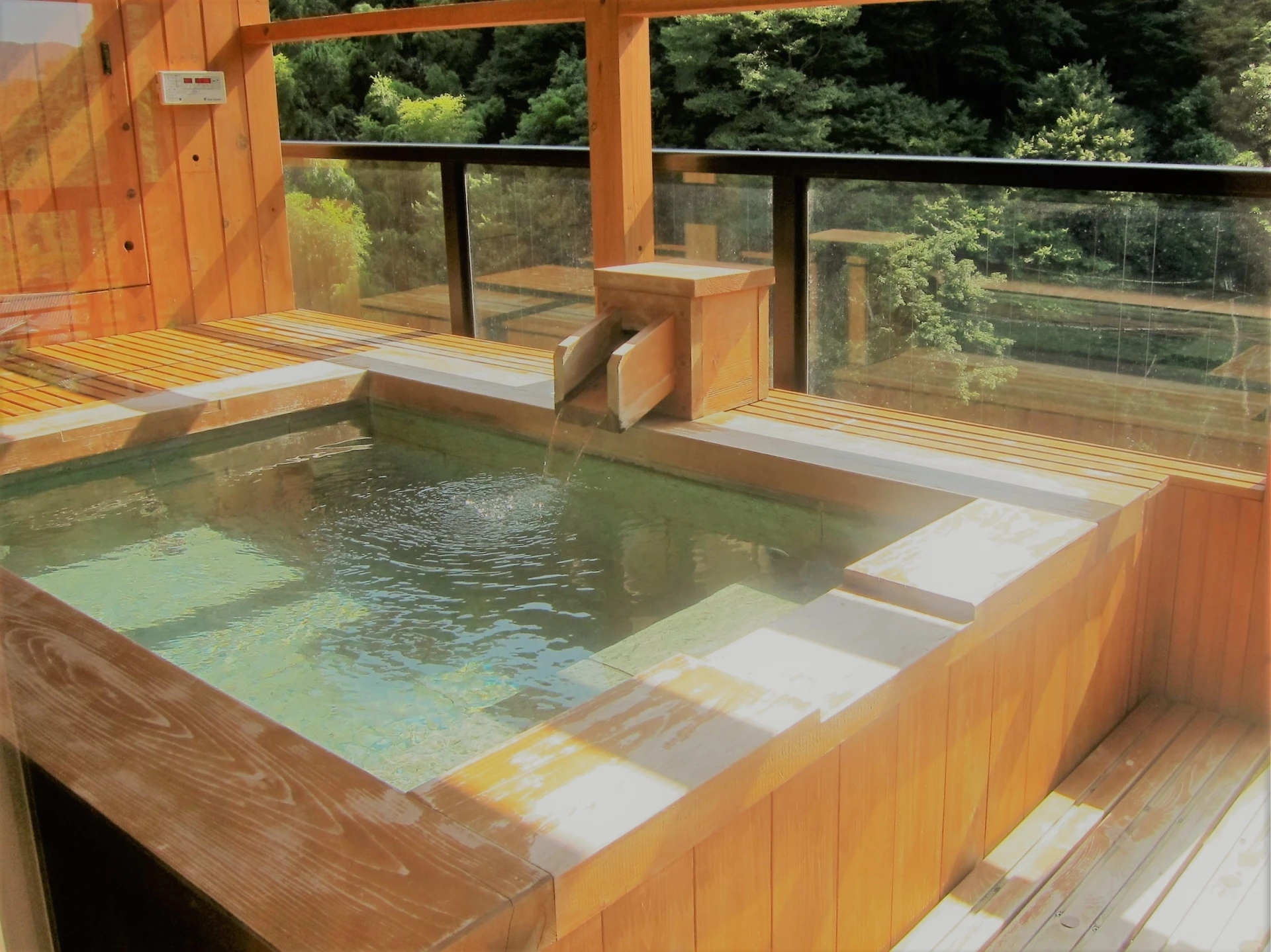 心を癒すひとときを、萩の湯で。