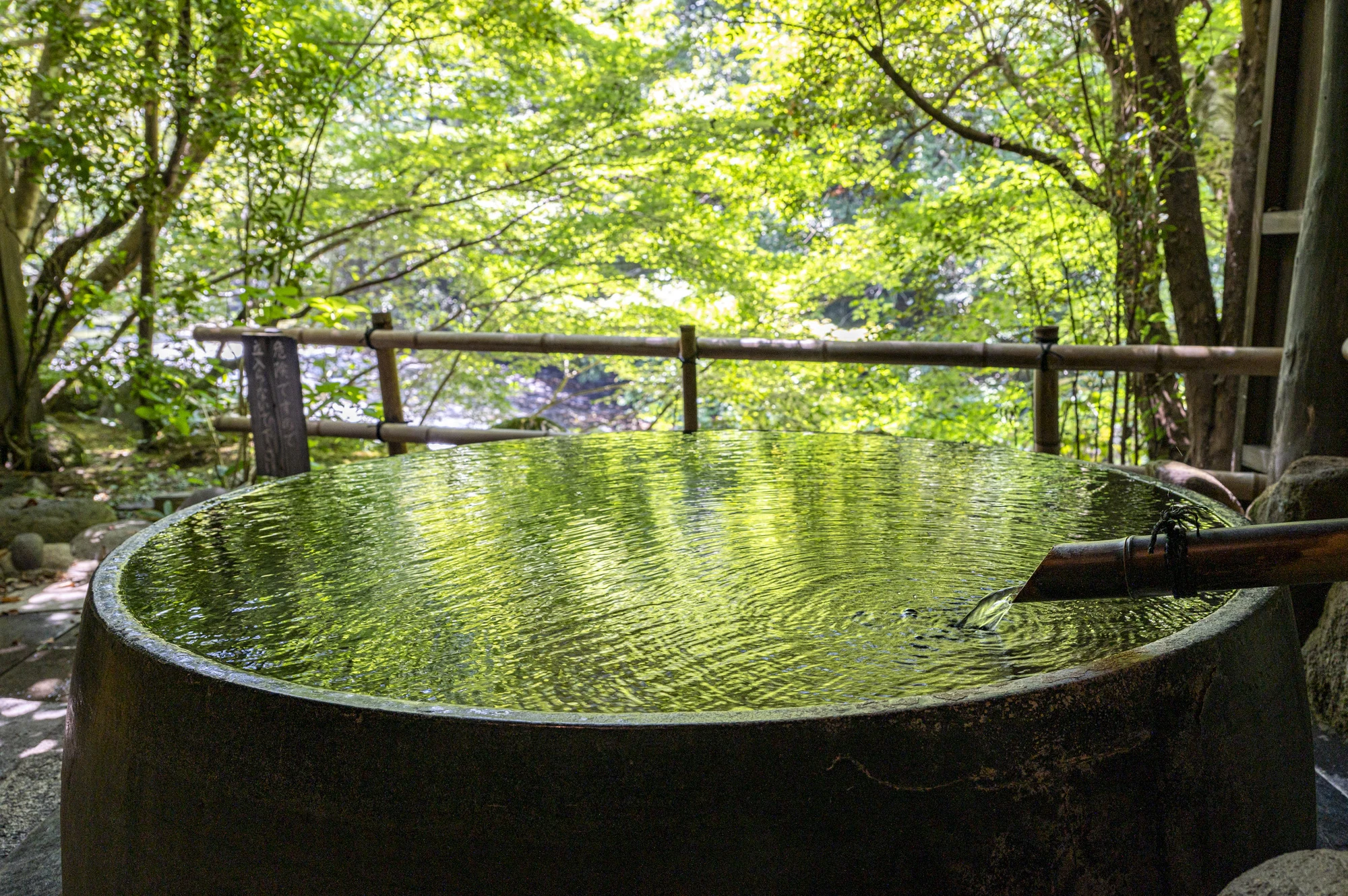 鬼怒川温泉の恵みを、あなたの心と肌に。特別な入浴剤ギフトで癒しのひとときを。